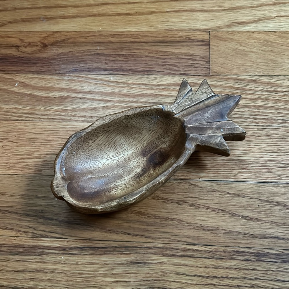 💰FINAL PRICE DROP💰 Hawaiian Pineapple Small Wooden Bowl - Picture 2 of 5